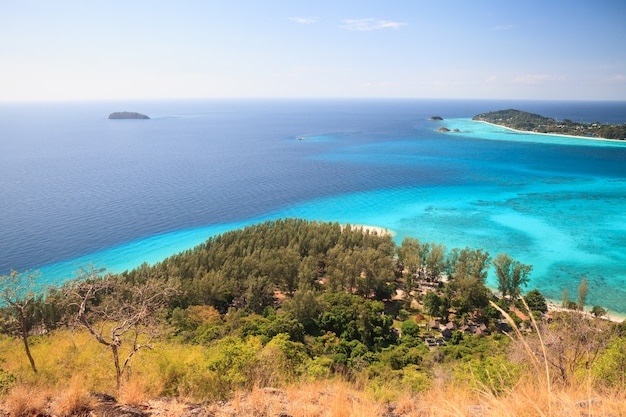 Photo vue de dessus de l'île de koh lipe en thaïlande