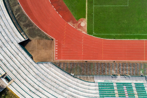 Vue De Dessus De La Ligne De Départ De La Piste D'athlétisme Avec Le Numéro Des Voies Dans Le Stade