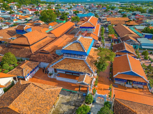 Vue de dessus de la maison de Nha Lon Long Son Il s'agit de sites historiques, une vieille maison de Long Son qui attire les touristes à visiter spirituellement le week-end à Vung Tau Vietnam