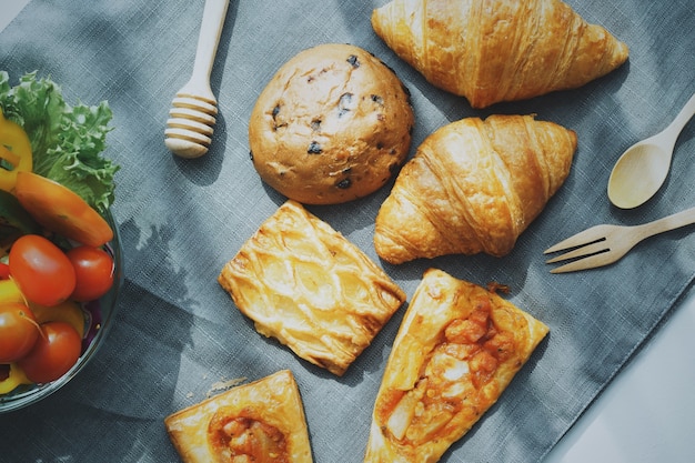 vue de dessus de nourriture de petit déjeuner avec café