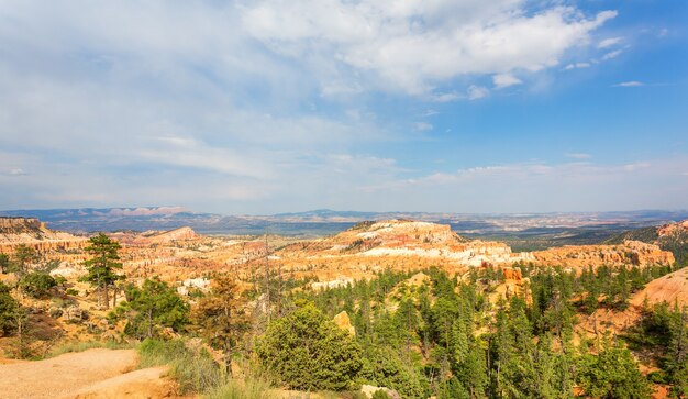 Vue de dessus panoramique sur le parc national de Bryce Canyon