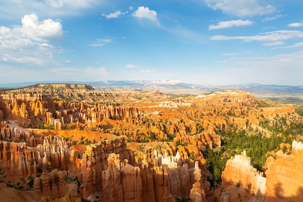 Vue de dessus panoramique sur le parc national de Bryce Canyon