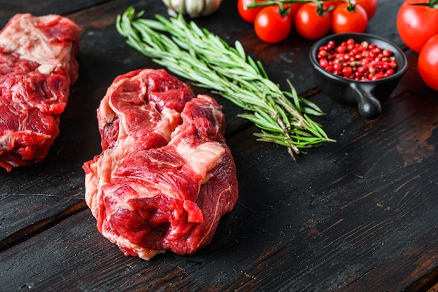 vue de dessus steak de boeuf cru