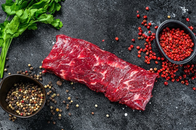 Vue de dessus de steak de boeuf cru