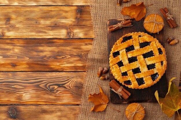 Photo vue de dessus d'une tarte traditionnelle de thanksgiving