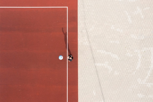 Vue de dessus sur un terrain de volley-ball