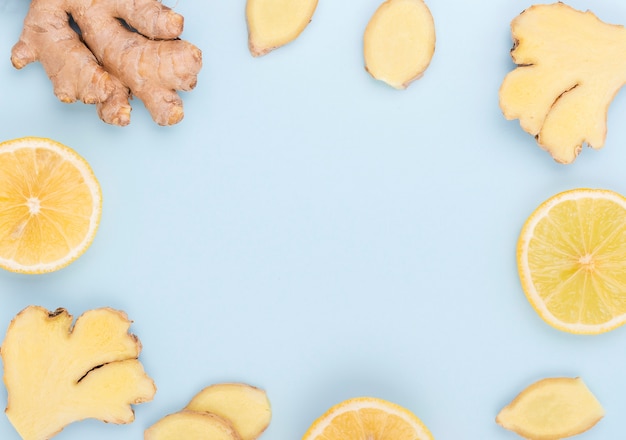 Vue De Dessus De Tranches De Gingembre Et De Citron