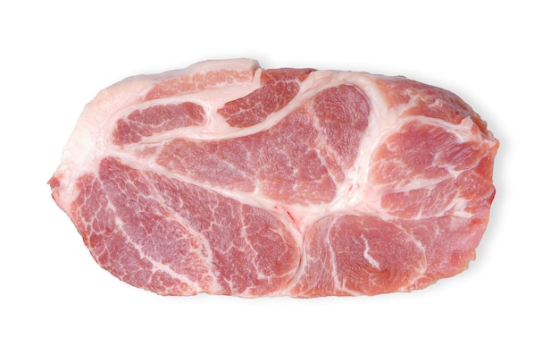 Vue de dessus de la viande de porc crue en tranches isolée sur un tracé de détourage de porc fond blanc