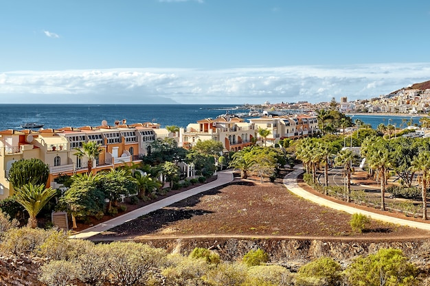 Vue de dessus des villas sur l'île des Canaries