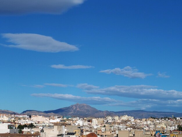 Vue de dessus d'une ville balnéaire espagnole