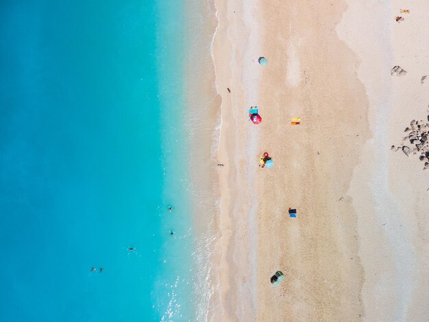 Vue directement au-dessus de la plage d'egremni à l'île de Leucade Grèce