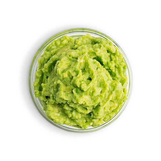 Vue directement au-dessus de la trempette mexicaine au guacamole faite d'avocat en purée servi dans un bol