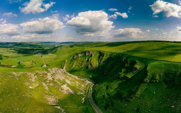 Vue de drone de Winnats Pass Peak District National Park England UK