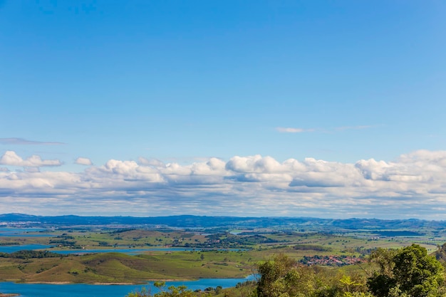 Photo vue du barrage de chavantes depuis hawk hill. ribeirã£o claro city, parana, brésil