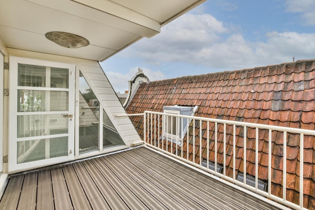 Vue du bâtiment d'en face depuis le balcon