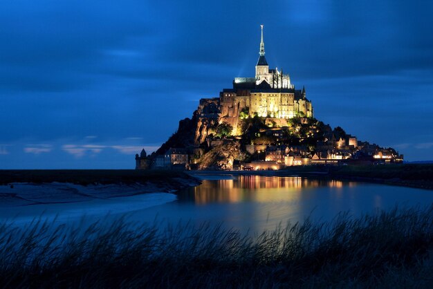 Photo vue du bâtiment historique la nuit