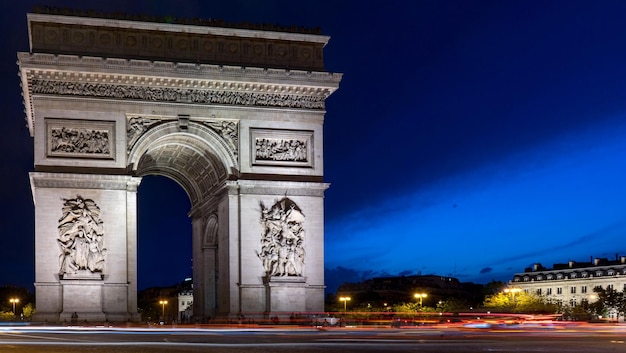 Photo vue du bâtiment historique la nuit