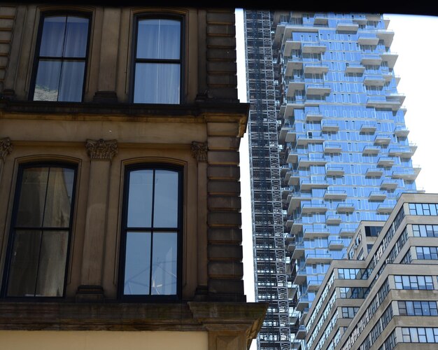 Vue du bâtiment sous un angle bas