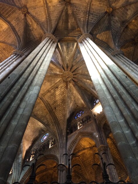 Photo vue du bâtiment sous un angle bas