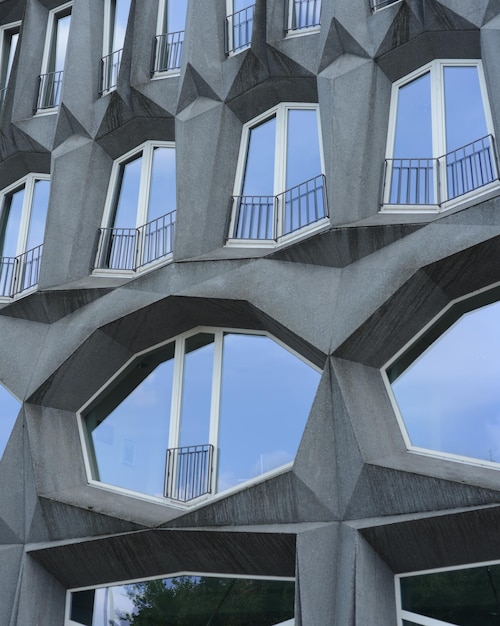 Vue du bâtiment sous un angle bas