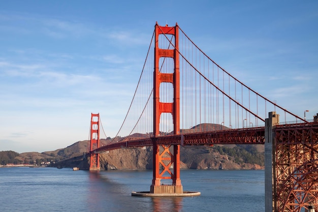 Vue du célèbre monument du Golden Gate Bridge. San Francisco, Californie, États-Unis