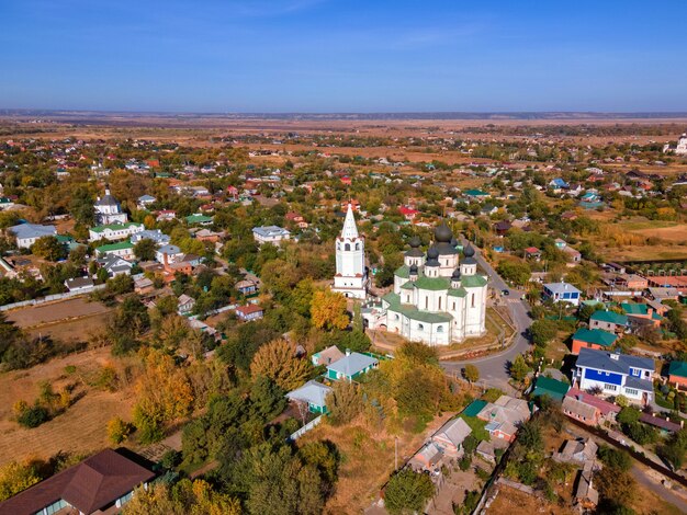 Photo vue du centre de la ville de starocherkassk depuis le drone