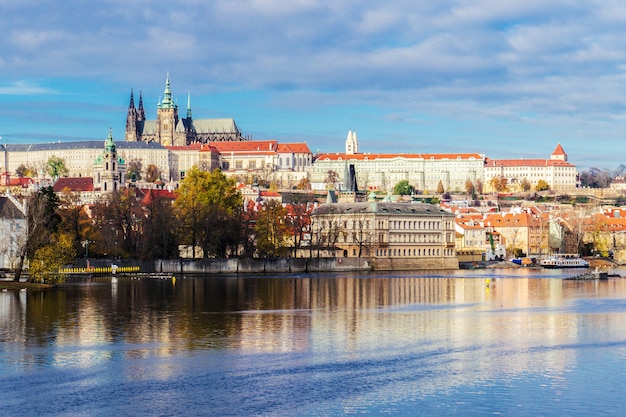 Vue du château de Prague en été