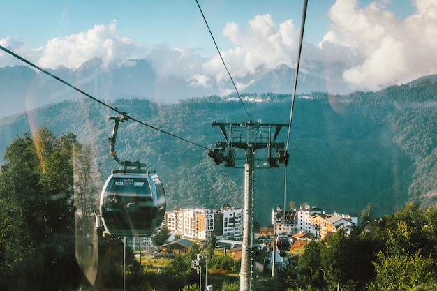 Vue du complexe hôtelier dans la station de montagne de Rosa Khutor