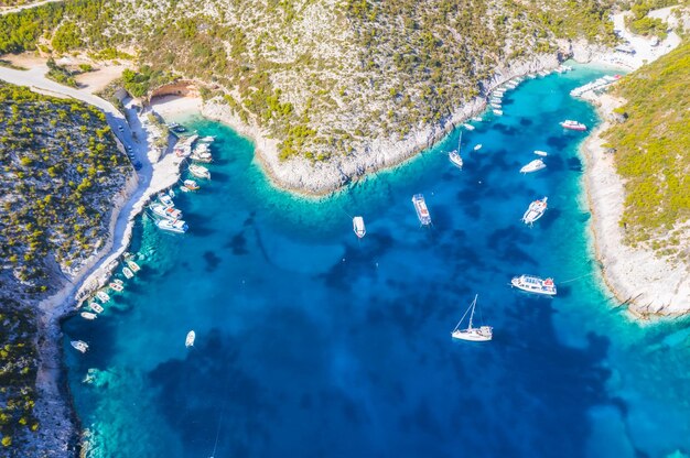 Photo vue du corail en mer sous un angle élevé