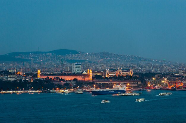 Vue du coucher de soleil à Istanbul depuis la tour de Galata.