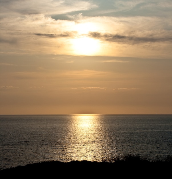 Vue du coucher de soleil en mer