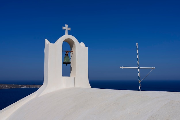 Vue du dôme de l'église à Oia, Santorin, Grèce