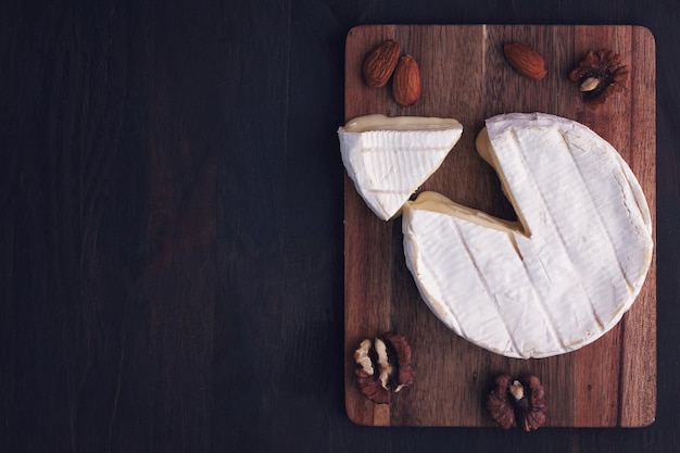 Photo vue du fromage français sous un angle élevé