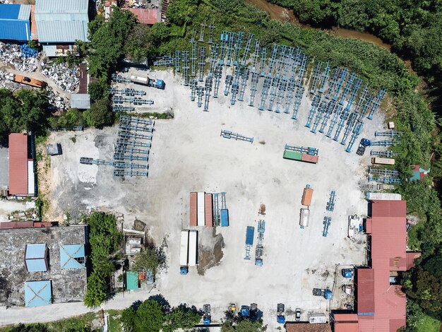 Photo la vue du haut du dépôt de conteneurs