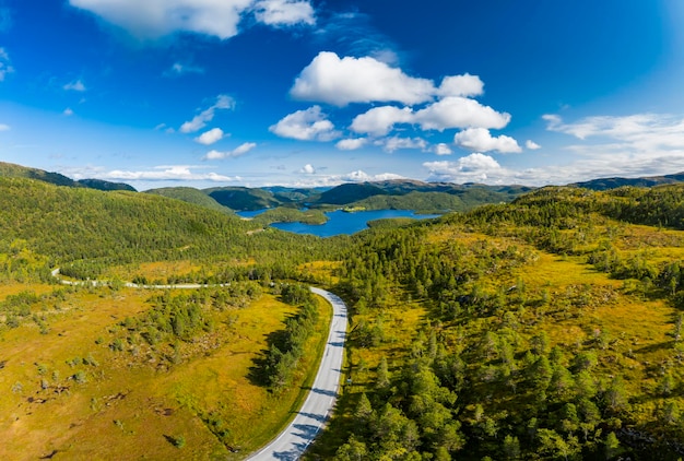 Vue du haut de la montagne sur les lacs Norvège