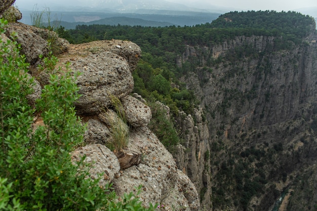 Vue du haut de la vallée à Taz Kanyonu Turquie