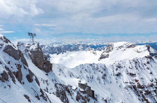 Vue du haut de la Zugspitze dans les Alpes