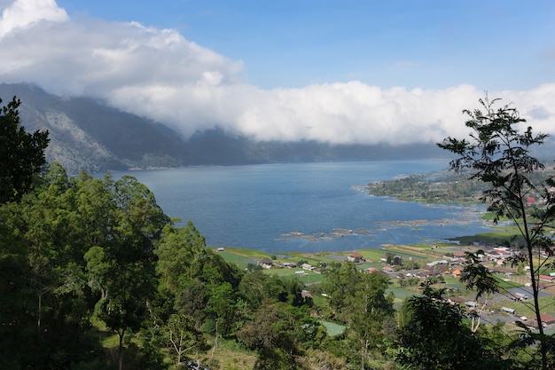 Vue du lac Batur et du village Kintamani, île de Bali