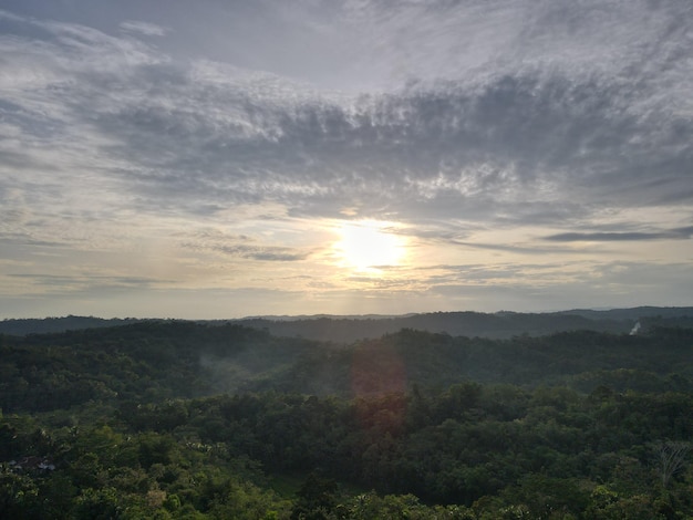 vue du lever du soleil à la campagne