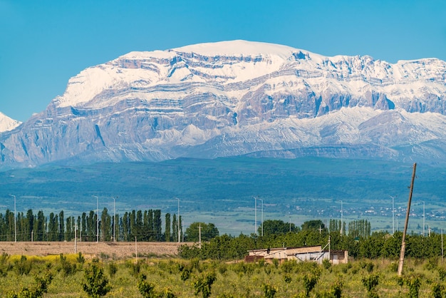 Vue du mont Shahdag recouvert de neige