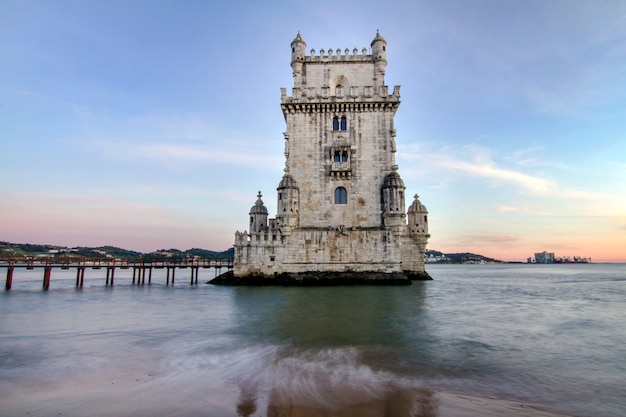 Vue du monument historique, la tour de Belem, située à Lisbonne, au Portugal.