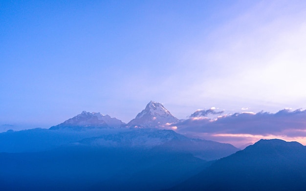 Vue du paysage de la chaîne de montagnes de l'Annapurna au Népal