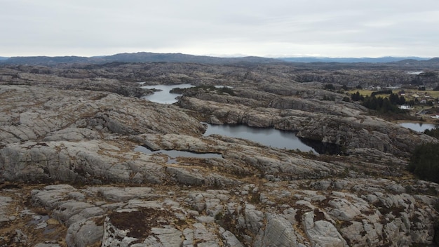 Une vue du paysage du haut de la colline