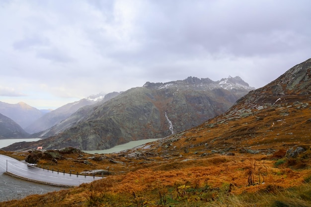 Vue du paysage montagne en automne nature et environnement en suisse