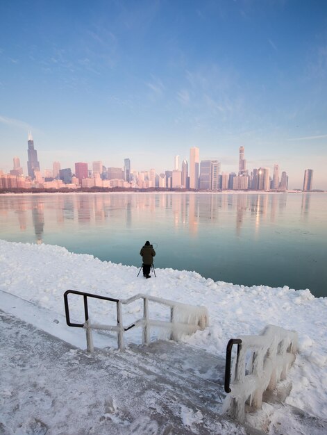 Photo vue du paysage urbain par la rivière contre le ciel