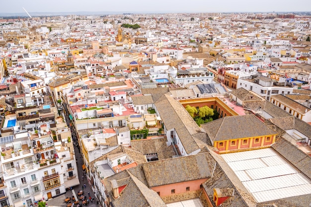 Vue du paysage urbain de Séville du haut de la Giralda. Andalousie, Espagne.