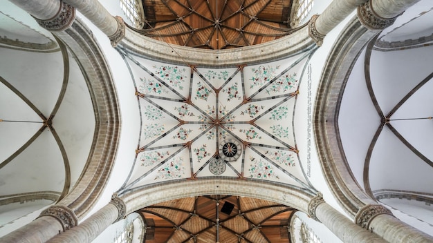 Vue du plafond sous un angle bas