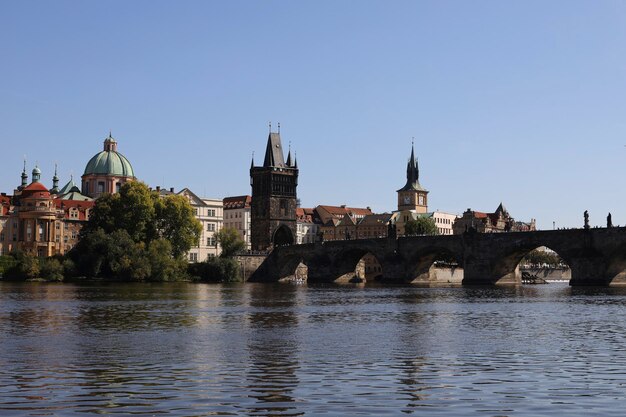 Photo vue du pont charles depuis vltava à prague