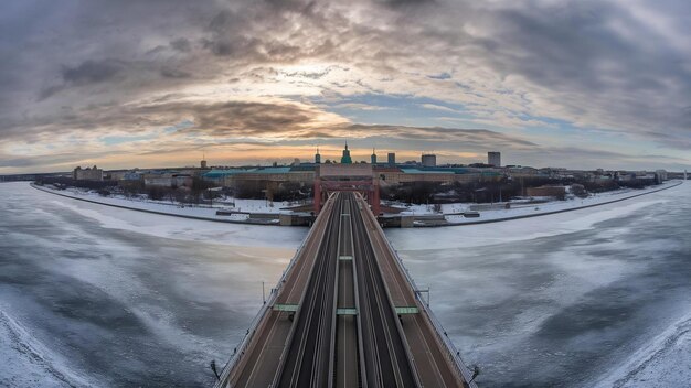 Photo vue du pont du métro de nizhny novgorod