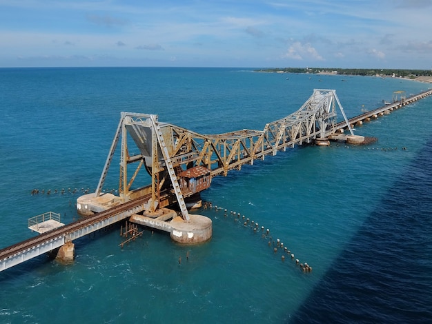 Photo vue du pont pamban à rameshwaram inde